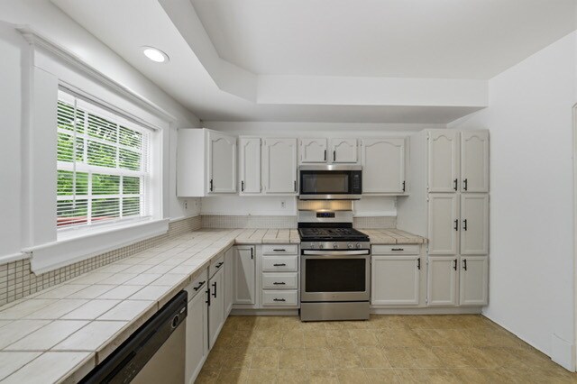 Building Photo - 5 Bedroom Virginia