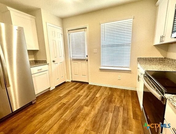 Building Photo - 452 Lynwood Gold