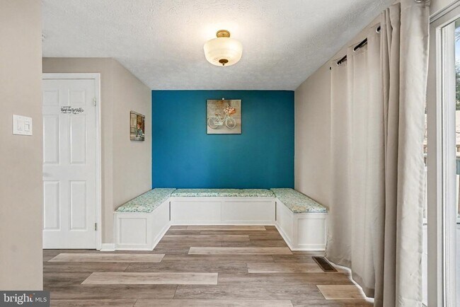 Building Photo - 1713 Chesterfield Square