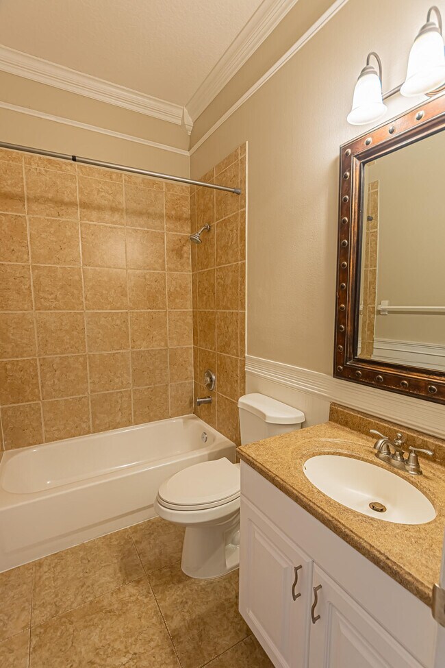 Building Photo - 1326 SW Briarwood Dr