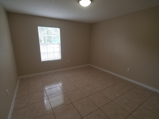 Building Photo - Ground Floor - 2 Bedroom 2 Bath for Lease ...