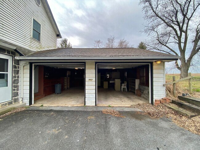 Building Photo - Peaceful Country Living - 4 BR / 3BA