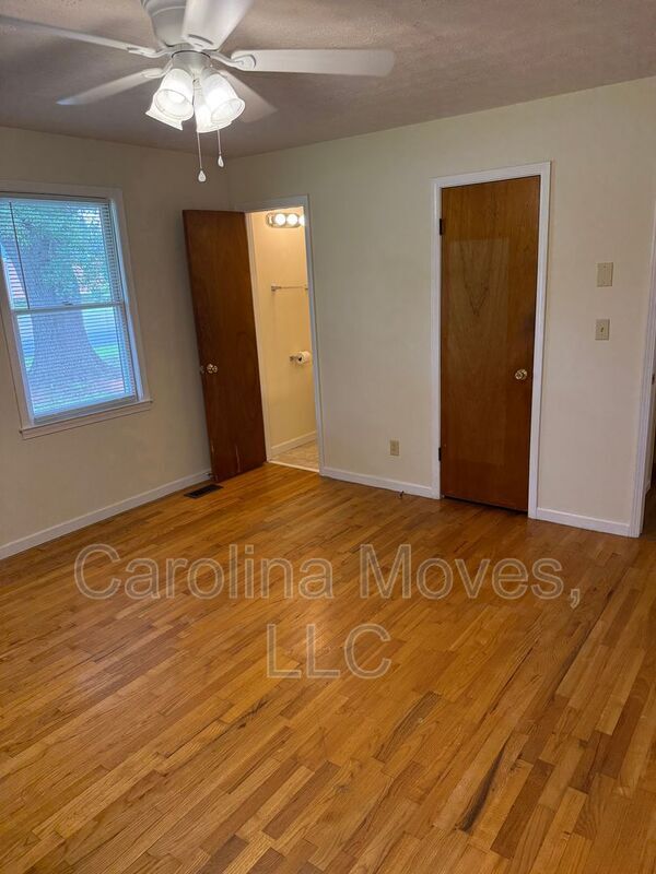 Building Photo - 107 Bismark Dr