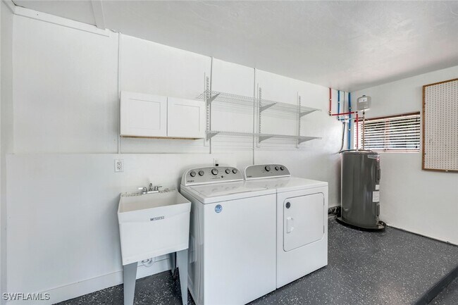 Building Photo - 4950 Esplanade St