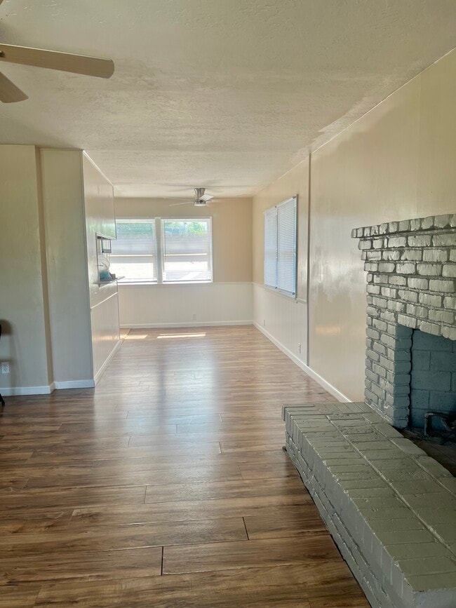 Building Photo - 5818 Pickering Ave