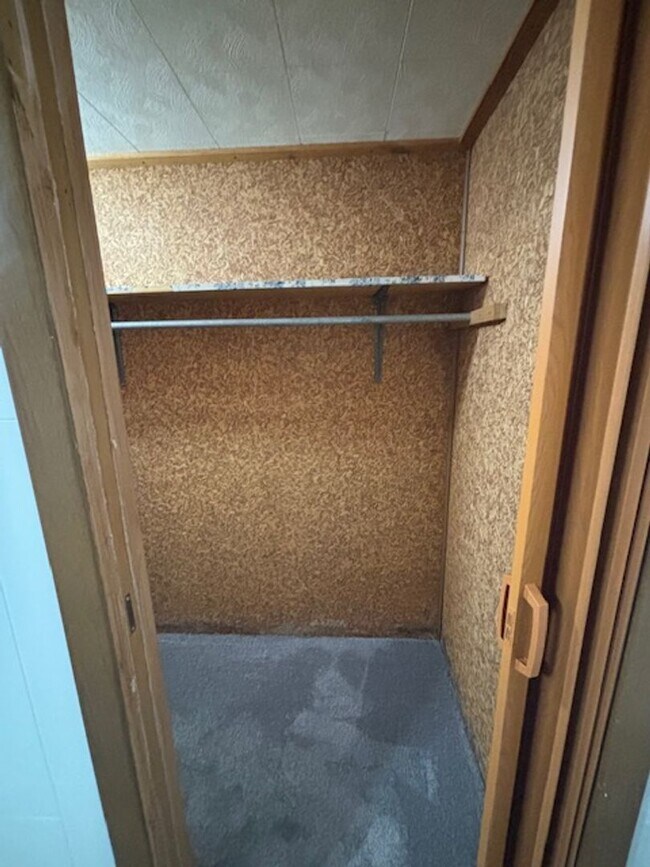 Building Photo - 419 W 5th Ave