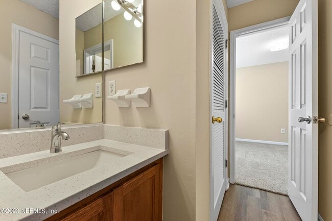 Building Photo - 1984 Mary St