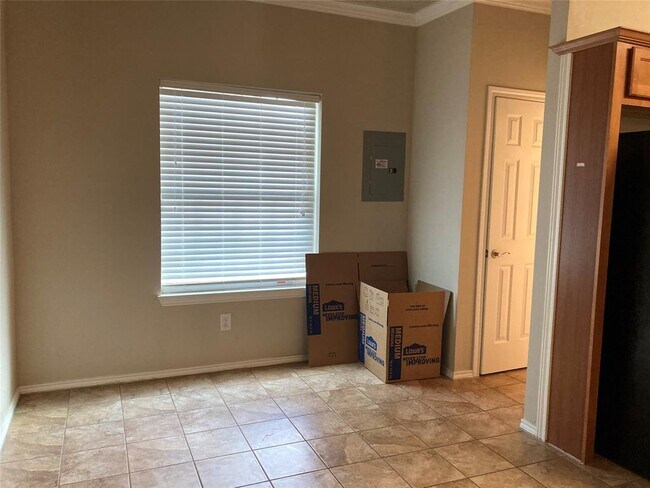 Building Photo - 2106 Main St