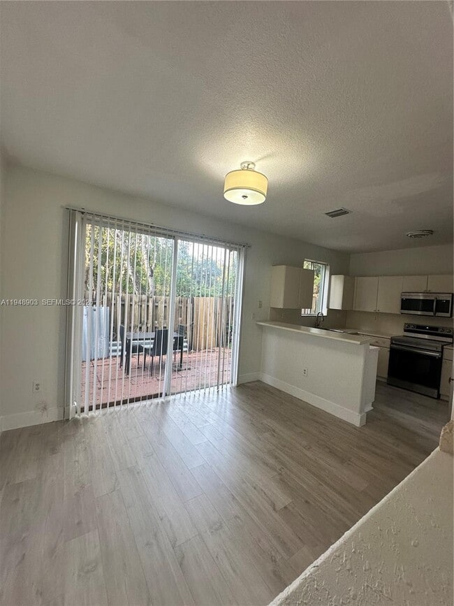 Building Photo - 1481 SE 24th Ct