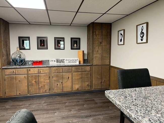 Building Photo - 33 Estates View Dr