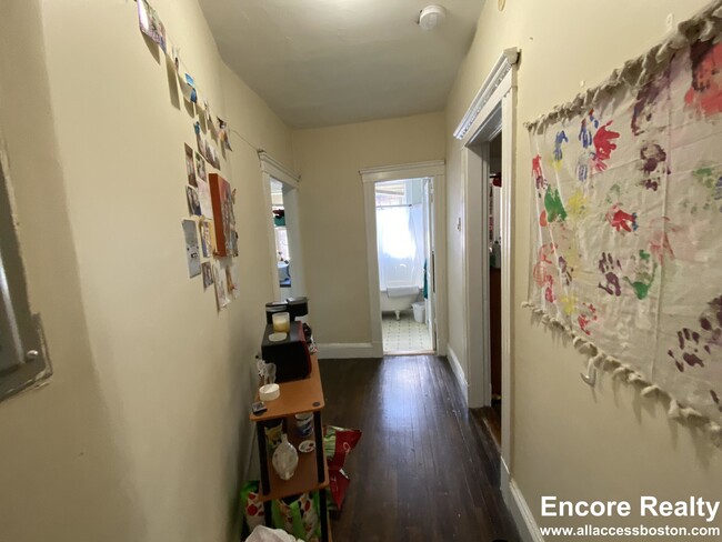 Building Photo - 56 Park St