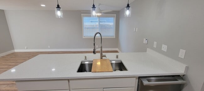 Building Photo - 407 SE 117th Ave