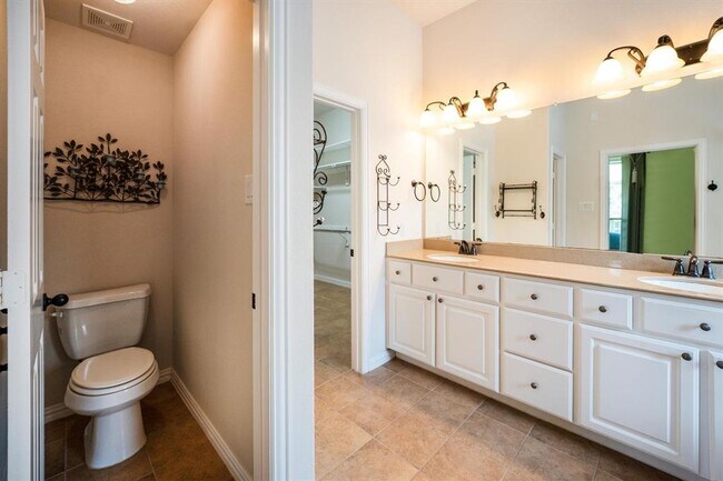 Building Photo - 18419 Willow Oak Bend Dr