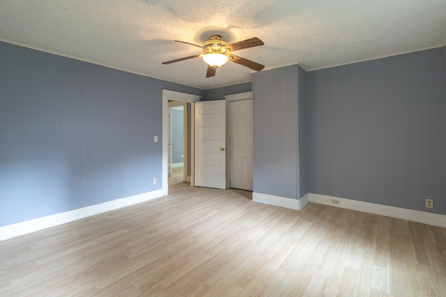 Building Photo - 3224 Garden Dr