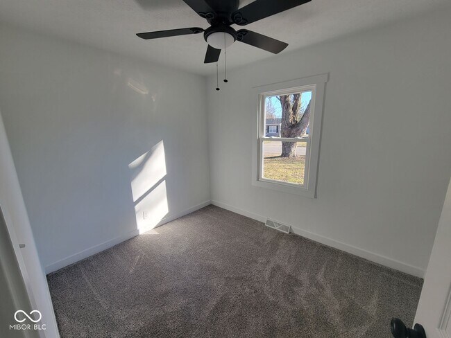 Building Photo - 48 Southlane Dr
