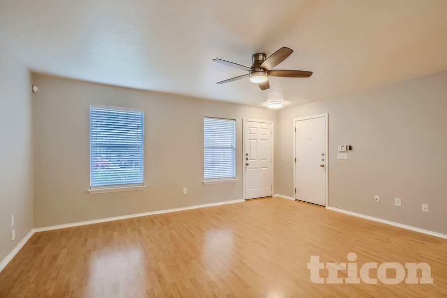 Building Photo - 9227 Dublin Heights