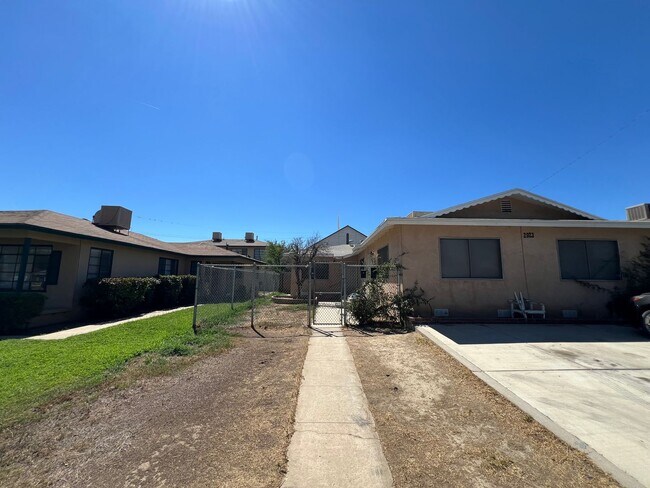 Building Photo - 2923 Peerless Ave