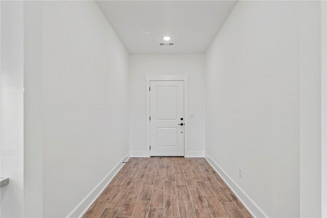 Building Photo - 110 N Banner Ave