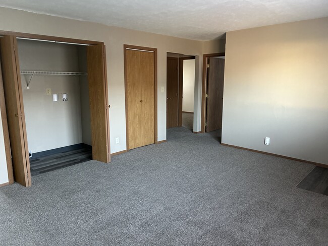 Building Photo - South Pine Apartments