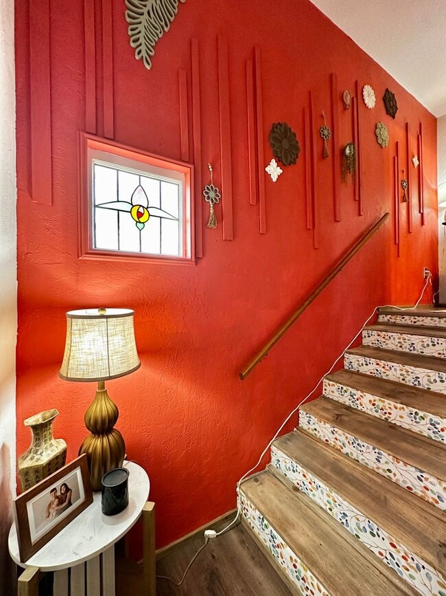 Building Photo - Rustic Charm