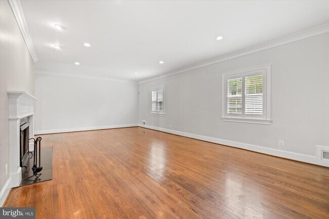 Building Photo - 4905 Dorset Ave