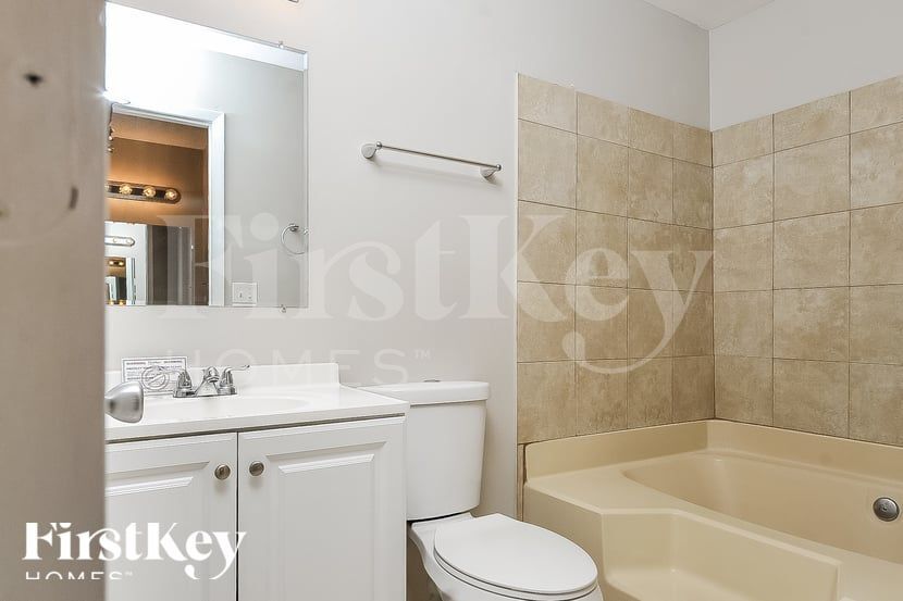 Building Photo - 1807 Greenwood Valley Dr