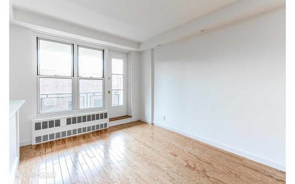 Building Photo - 35-50 85th St