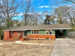 Building Photo - Cute one level home inside the Loop