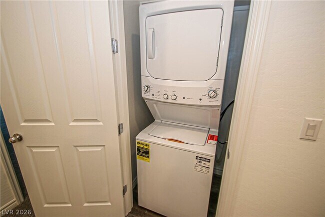 Building Photo - 20 Barbara Ln