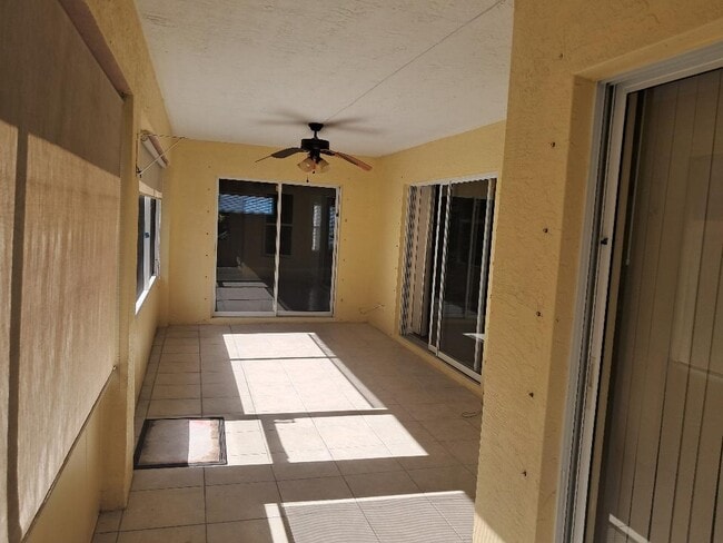 Building Photo - 242 SW Amesbury Ave