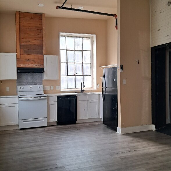 Building Photo - 632 Roanoke Ave