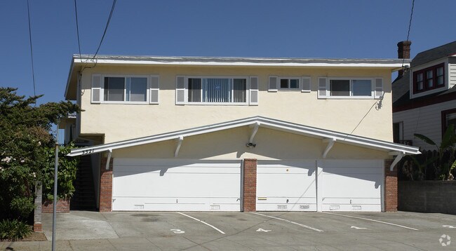Primary Photo - 3321 Laurel Ave