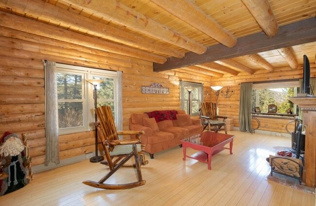 Building Photo - 1700 Woodland Dr