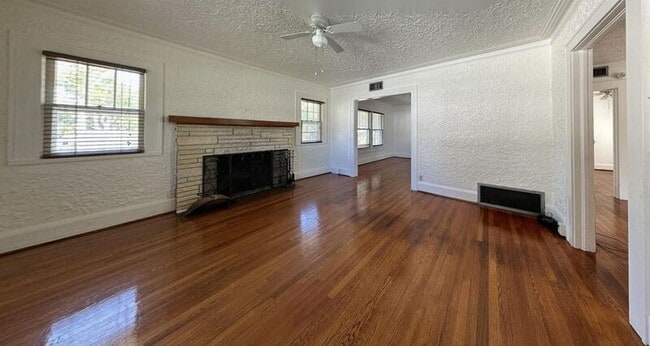 Building Photo - 1013 23rd St W