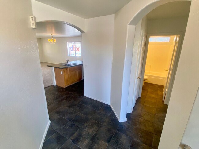 Building Photo - 3 Bed, 2 Bath in Rancho El Mirage