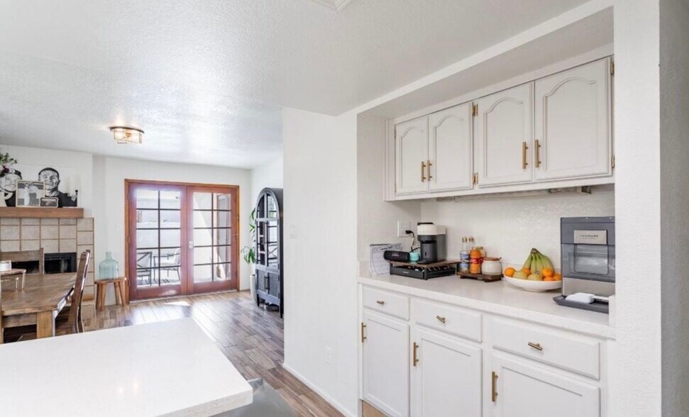 Building Photo - 729 W 37th St