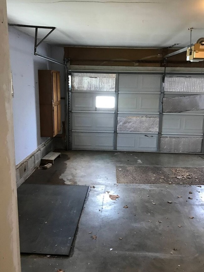 Building Photo - Charming Springfield home off South Campbell