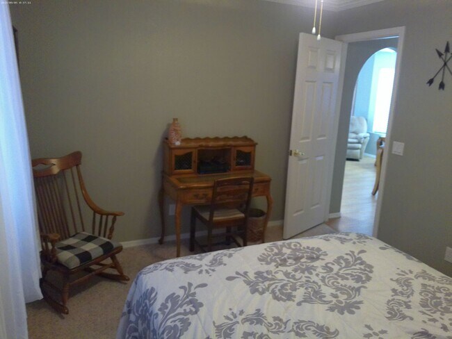 Building Photo - Fully furnished short term rental less then 6 months great for winter rental