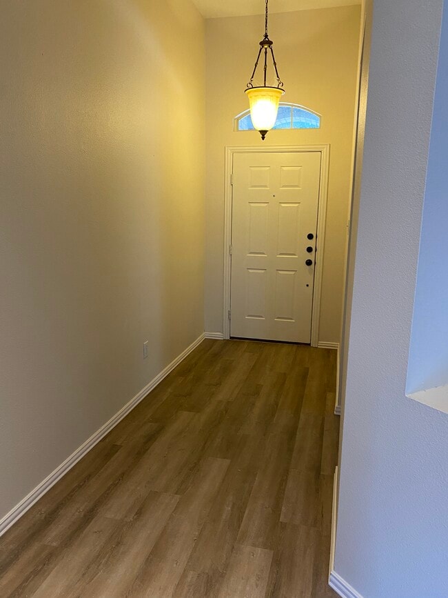 Building Photo - 5205 Crossvine Ln
