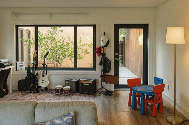 Building Photo - 7441 Bay Hill Dr