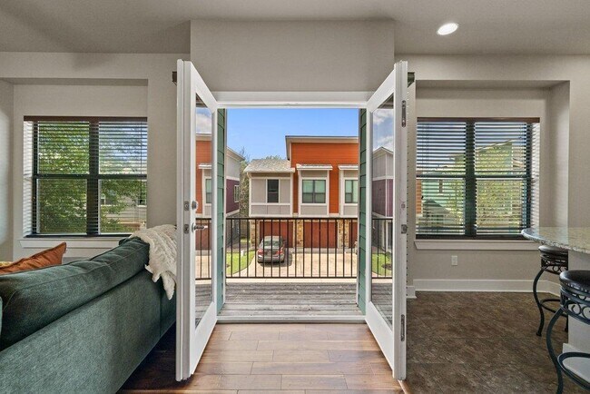 Building Photo - 1504 Lorraine Loop