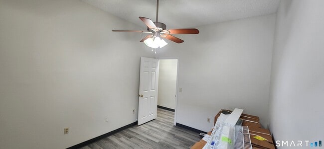 Building Photo - 24 Meadow St