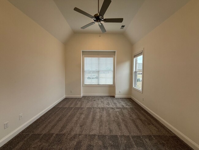 Building Photo - 7464 Newbury Dr