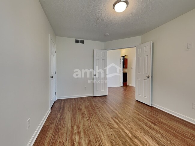Building Photo - 2816 Fairways Drive