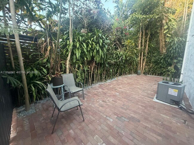 Building Photo - 1235 Coral Wy