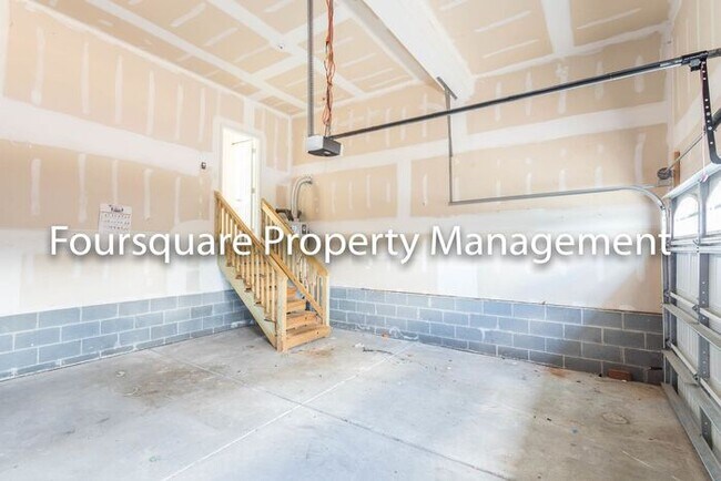 Building Photo - Single Family Home |1st Floor- Guest Suite...