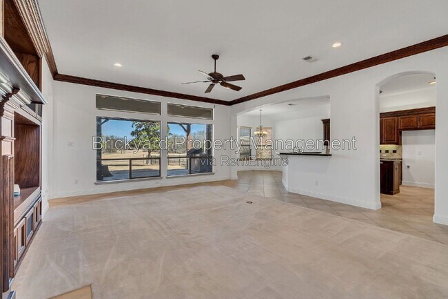 Building Photo - 350 Pine Valley Dr