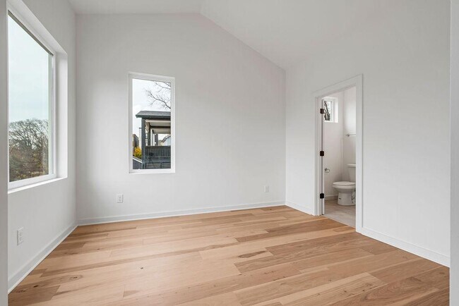 Building Photo - 1244 1st Ave S