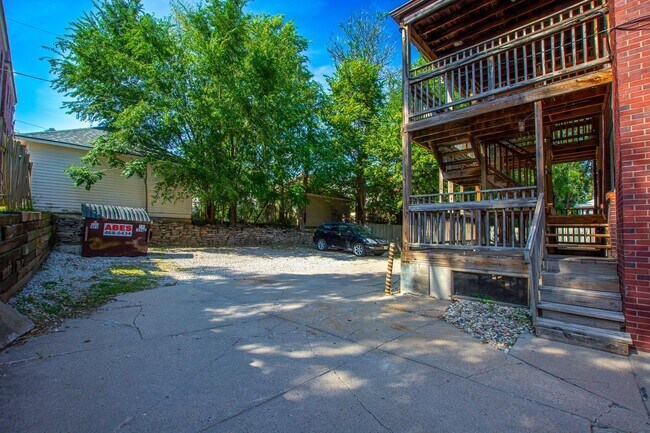 Building Photo - 116-118 N 32nd Avenue