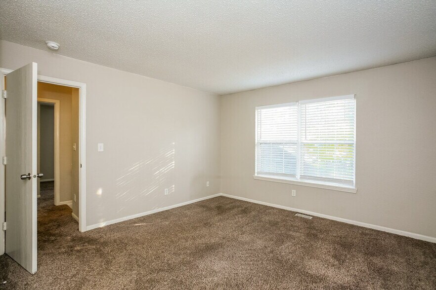 Building Photo - 5408 Alameda Rd